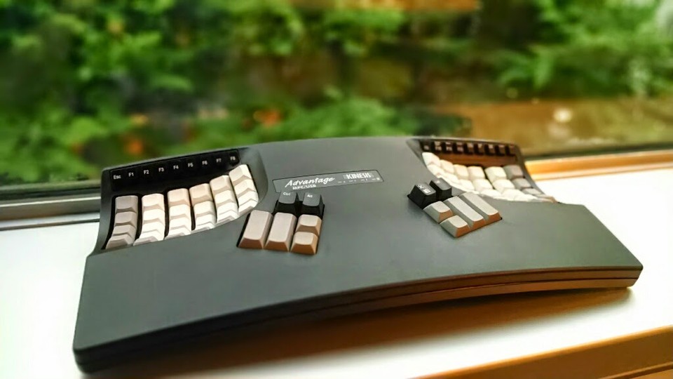 My Kinesis Advantage keyboard with blank DSA keycaps